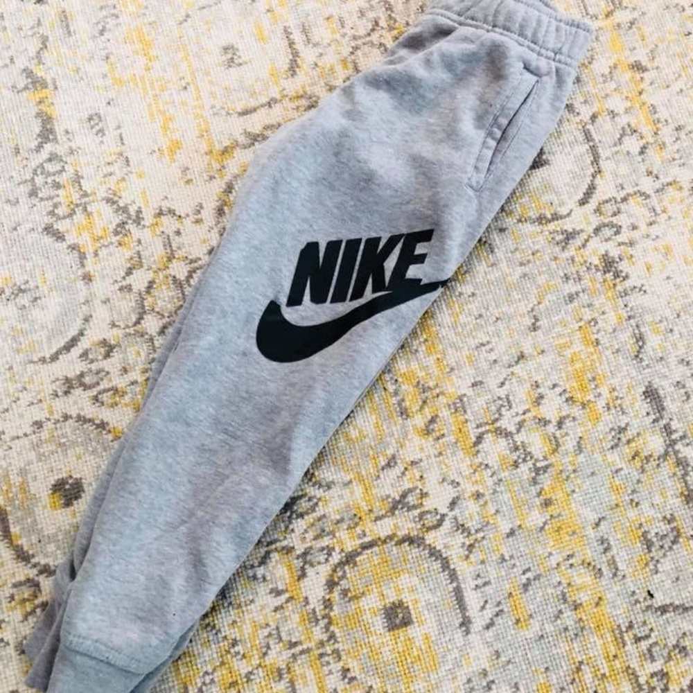Youth Nike Gray Joggers Size S 5/6
